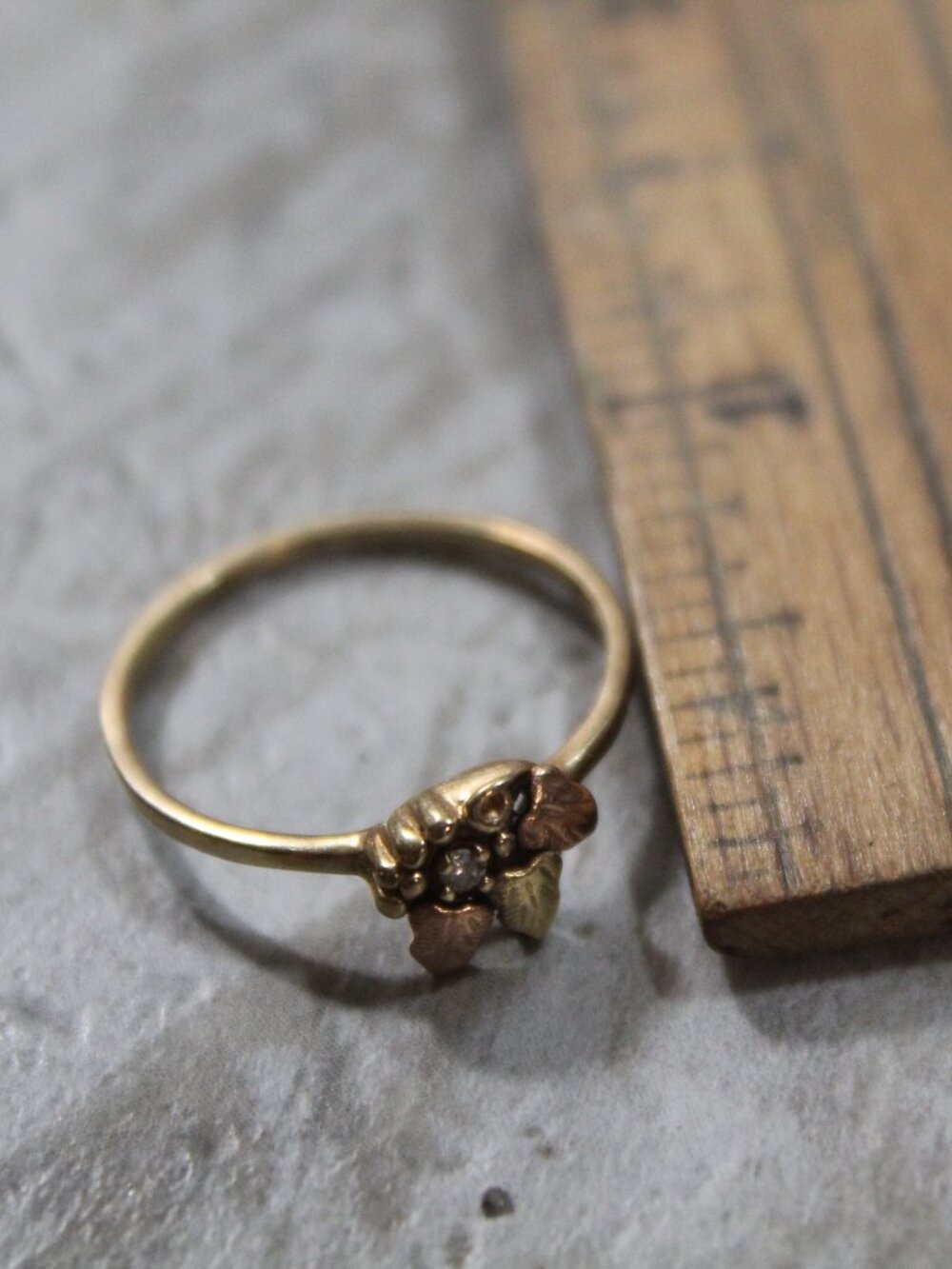 Vintage Black Hills Gold Ring size 7 with Dimond - Picture 3 of 4